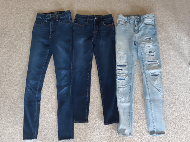 Ladies Jeans in Women's - Bottoms in Kitchener / Waterloo - Image 2