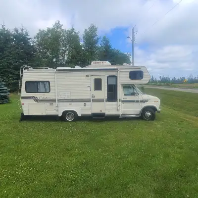 1988 ford 24’ 460 gas motor 86,000kms Runs well Every thing works Decent shape for year New inspecti...