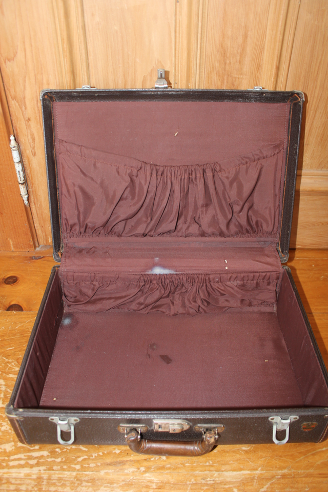 Vintage Small McBrine Suitcase in Arts & Collectibles in London - Image 8