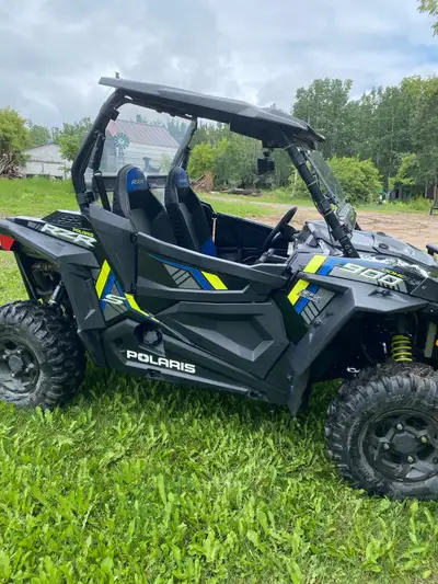 2015 rzr 900 s eps Used very little Only 2000 miles Fresh service , new rebuilt front shocks Stereo...