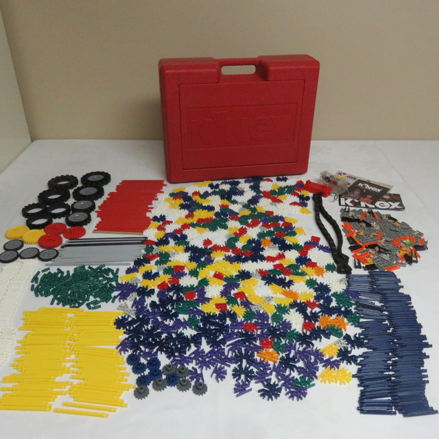 K'NEX KNEX Kinex RED Box Hard Carrying Case Over 1000pcs in Toys & Games in Red Deer - Image 2