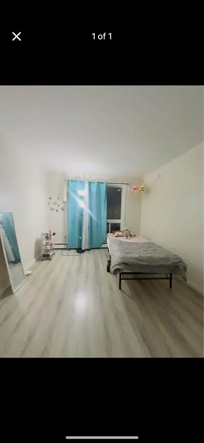 Private room for a girl. Utilities are included except wifi and electricity. Bus stop is next to the...