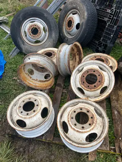 $100 is for the 2 w Rubber & 5 rims in front of the ones w Rubber The other 2 in front are 16.5" and...