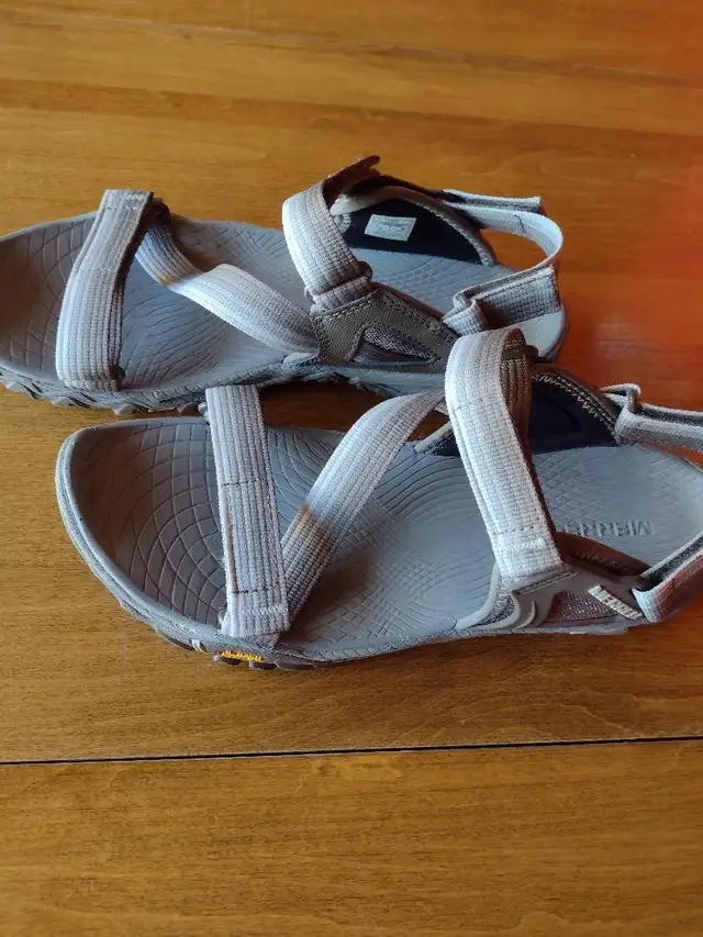 Merril Sandals -never worn in Women's - Shoes in Strathcona County - Image 3