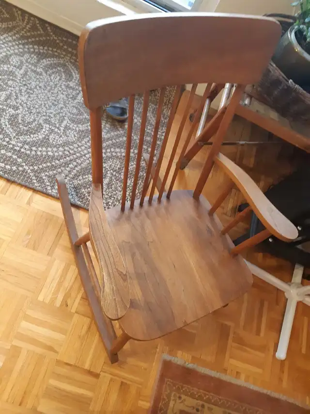 wooden rocking chair in Chairs & Recliners in Ottawa - Image 3