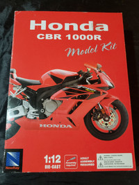Honda CBR 1000R Motorcycle Model Kit Red Die-Cast 1:12 Newray