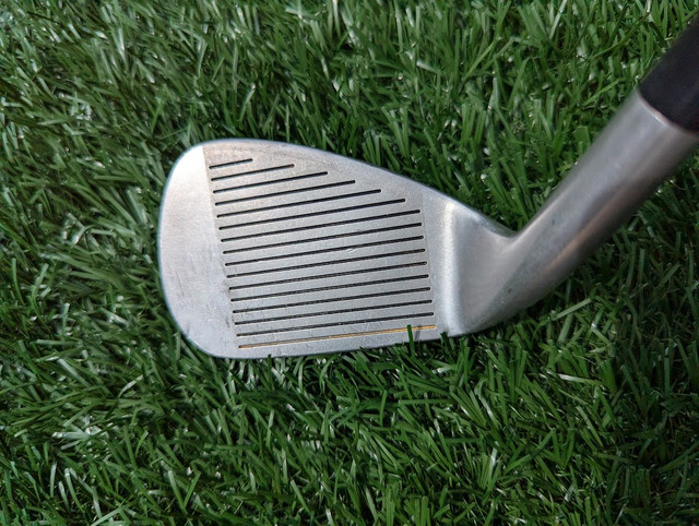 Mizuno Cimarron O.S. Pitching Wedge 46 Degree Loft in Golf in Edmonton - Image 2