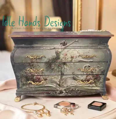 Primadonna Bombe Jewelry Chest, View more