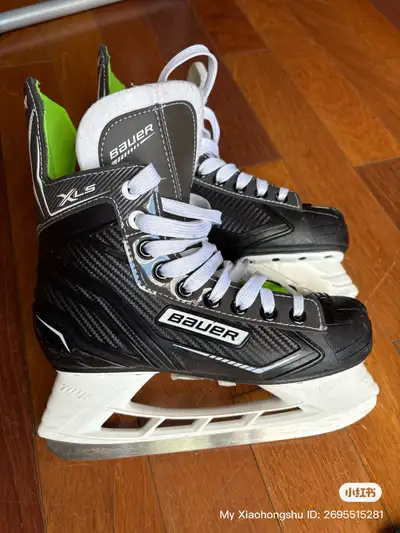 Hockey skates size 4 or 37, View more