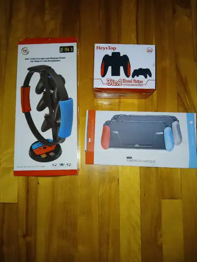 Le hand grip 3 in 1 = 15$ Le stockage 2 in 1 = 20$ Le case pour mettre la switch dedans pour protége...