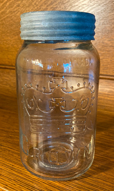Crown mason jar (1944) in Arts & Collectibles in London
