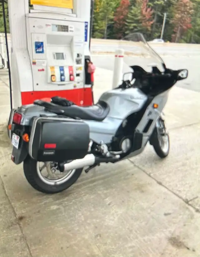 '84 Kawasaki GTR1000 Touring Bike in Touring in Mississauga / Peel Region - Image 5