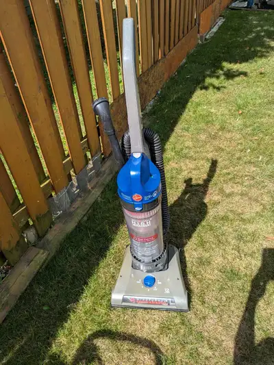 New Hoover wind tunnel high capacity, 2 channels of suction, 12 amps. Deep cleaning dual cyclonic va...