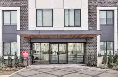 New Jr 2 bed 1 bath unit. New top of the line appliances, oversized washer/dryer, oak floors, white...