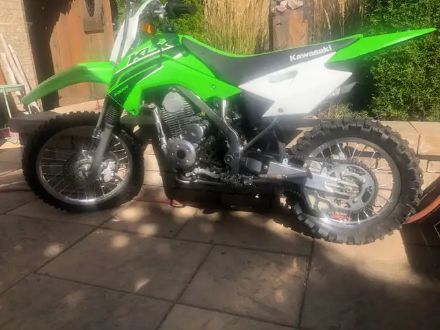 2023 Kawasaki KLX 140r in Dirt Bikes & Motocross in City of Toronto - Image 3