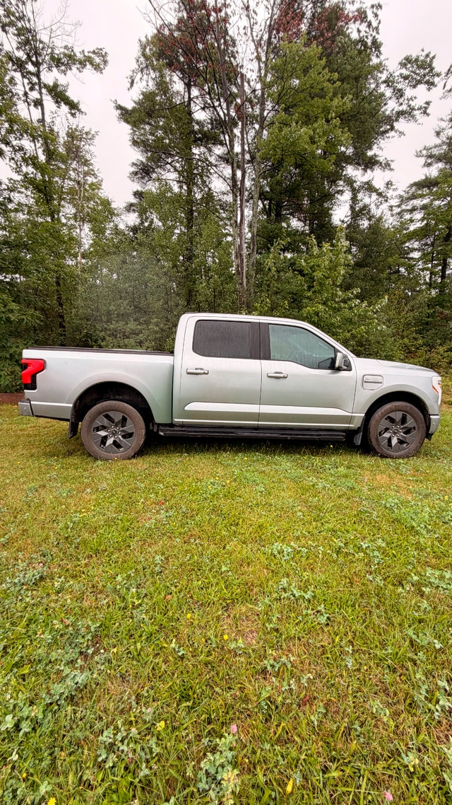 Ford F-150 Lightning XLT Lariat 2023 — photo 5