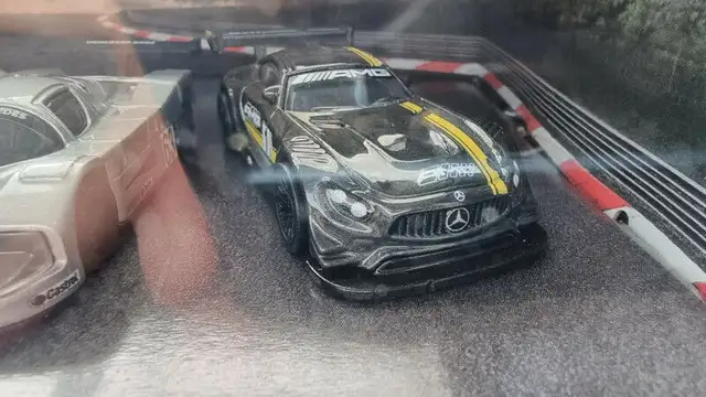 Hot Wheels Premium MERCEDES BENZ Box SET Diorama in Toys & Games in Mississauga / Peel Region - Image 7