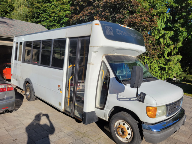 2006 Ford E450 Bus in Cars & Trucks in St. Catharines