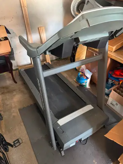 Horizon Fitness treadmill. I’m the second owner of this piece of equipment. It works well, speed and...