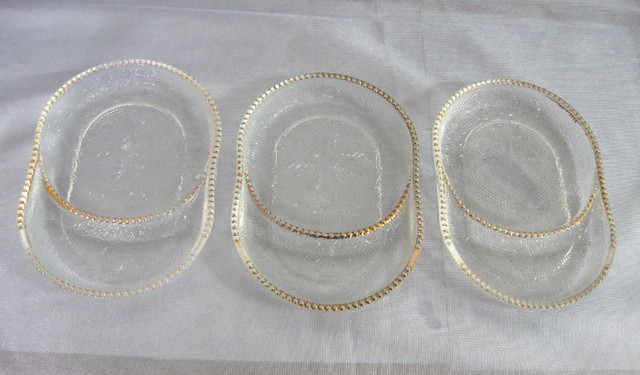 SOUS-VERRES VINTAGE JEANETTE GLASS "HARP" GOLD RUFFLED COASTERS dans Art et objets de collection  à Ouest de l’Île - Image 4