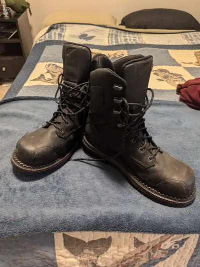 selling boots used 2 times, View more
