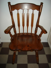 Kroehler Solid Wood Arrowback Arm Chair like new,VintageRareFind