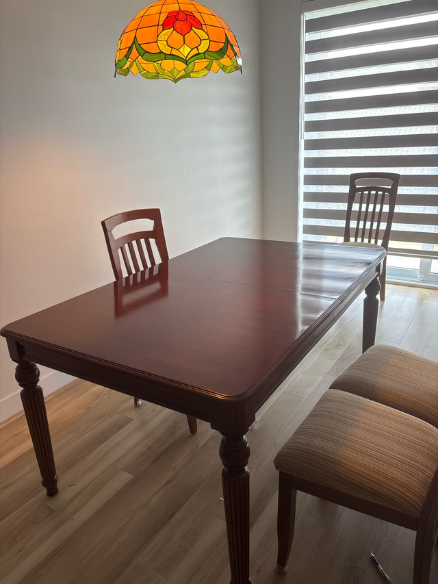 Table de Salle à Manger en Bois Massif dans Mobilier de salle à manger et cuisine  à Sherbrooke