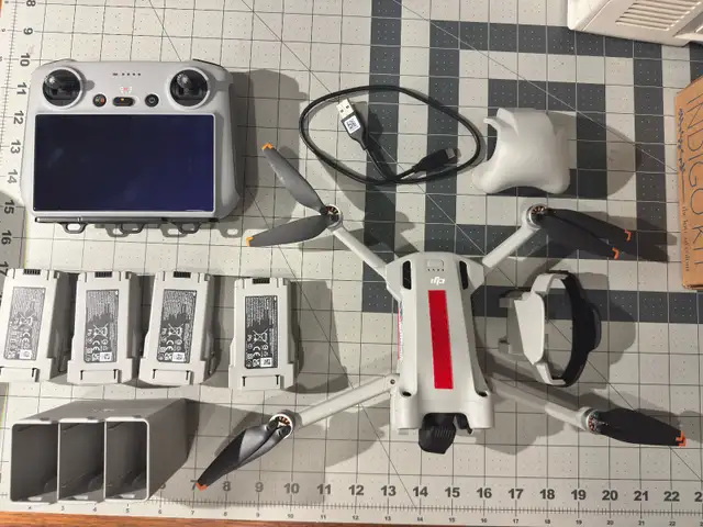 DJI Mini 3 Pro Fly More (Extended) Combo (3.2h flight) in Cameras & Camcorders in City of Toronto - Image 3