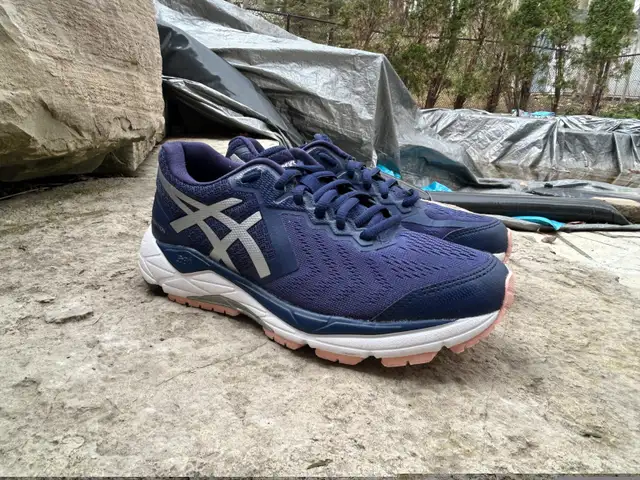 Asics Gel Foundation Running Shoes – Women’s Size 6 in Women's - Shoes in Markham / York Region - Image 5