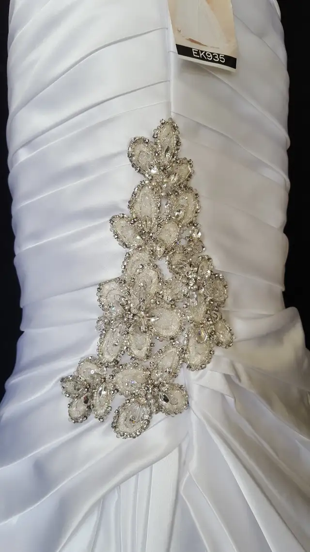 Eddy K Mermaid Wedding Dress New With Tags in Wedding in Saskatoon - Image 8