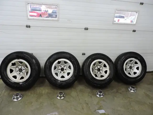 6-Bolt Chev/GM 1500 Rims With Caps and Starfire P265/70/17 Tires in Tires & Rims in Stratford - Image 3