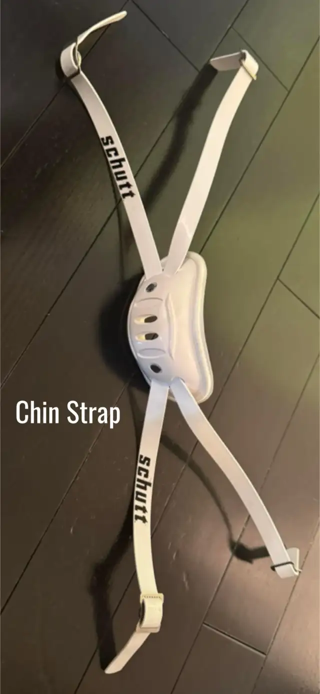 SCHUTT chin strap
Maybe used once if it all in Baseball & Softball in Guelph - Image 2