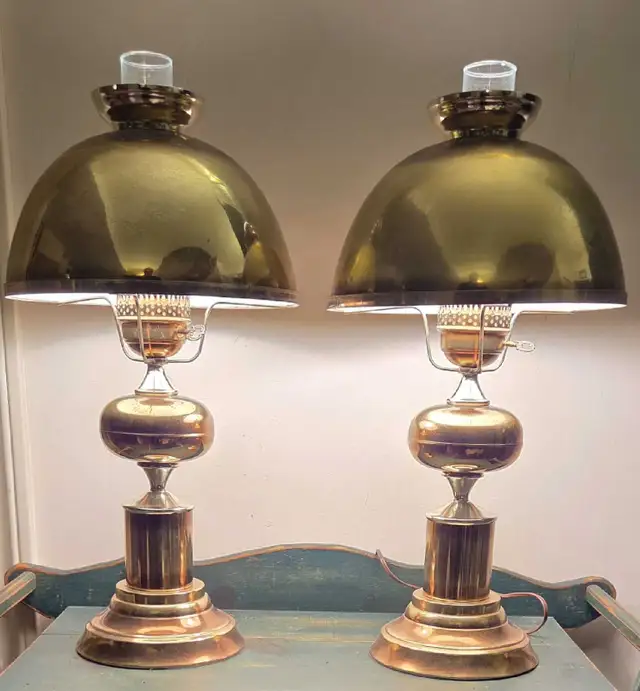 Pair of VTG Brass Hurricane Table Lamp / Art Deco Inspired 70s in Indoor Lighting & Fans in City of Toronto - Image 2