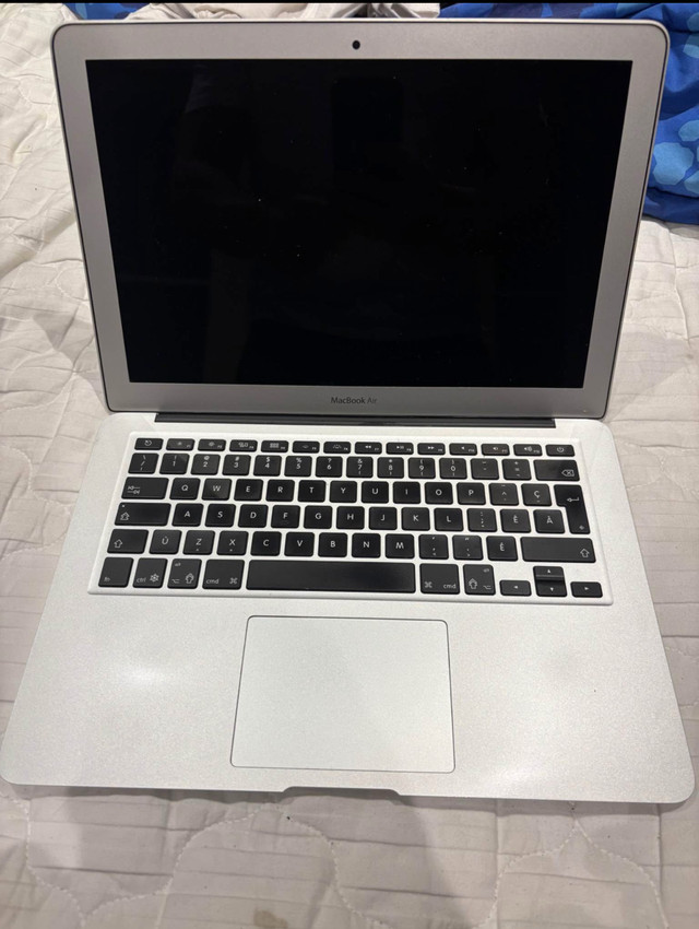 MacBook Air 13" years 2017 With his charger in Laptops in Sudbury - Image 2