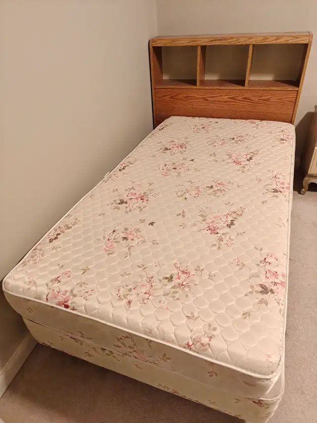 ★★SINGLE BED WITH HEADBOARD★★ in Beds & Mattresses in Delta/Surrey/Langley - Image 3