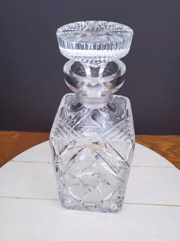 Lausitzer Glas Lead Crystal Pinwheel Decanter in Kitchen & Dining Wares in Kawartha Lakes - Image 2