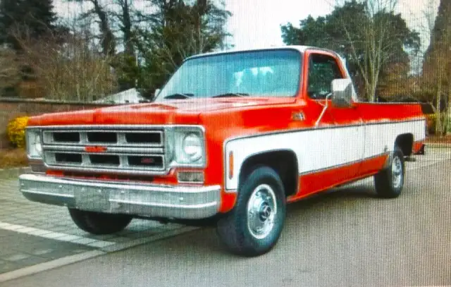 1975 1976 GMC truck grille ..... excellent original in Auto Body Parts in London - Image 5