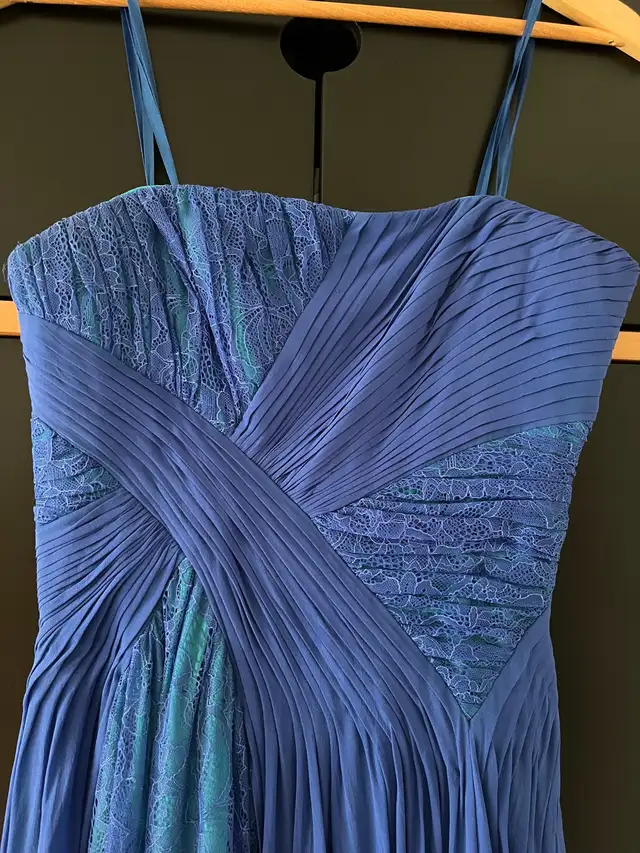 BCBG Maxazria Runway Gown in Women's - Dresses & Skirts in Calgary - Image 2