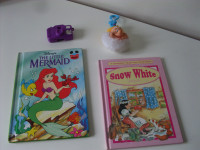 Livre anglais Disney Blanche Neige et La petite sirène avec jeu