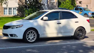 KIA Forte SX 2013 -146 300KM -automatique -sièges chauffants en cuir -toit ouvrant -Démarreur à dist...