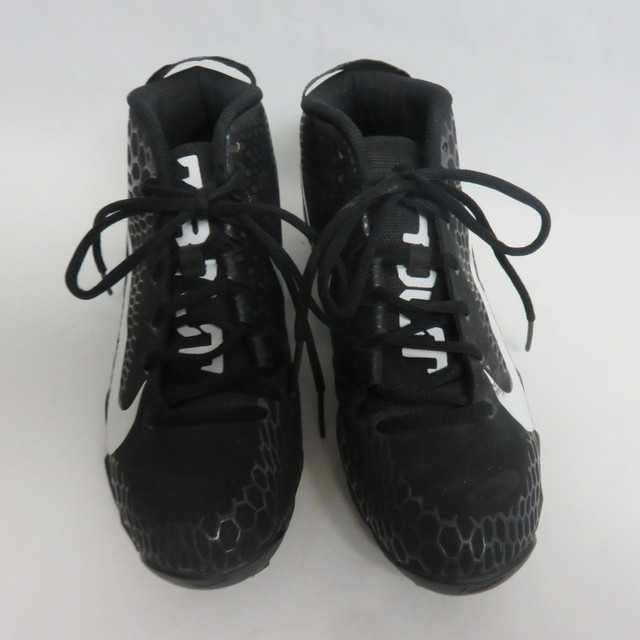 Nike Fast Flex Shoes Cleats Baseball Football Size 5 USA in Baseball & Softball in Red Deer