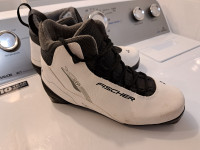 BUY NOW - FISCHER CROSS COUNTRY SKI BOOTS SIZE EU 40