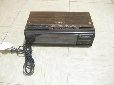 Emerson Stereo AM FM Digital Clock Radio Dual Alarm RES-5245, View more
