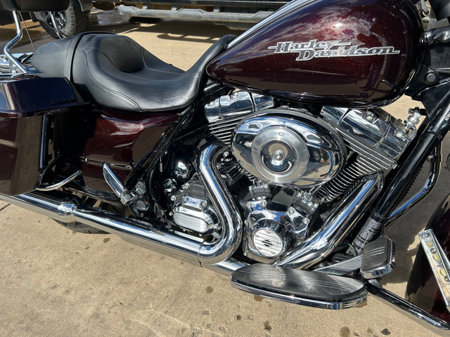 2011 Harley Davidson street glide  in Touring in Fort McMurray - Image 3