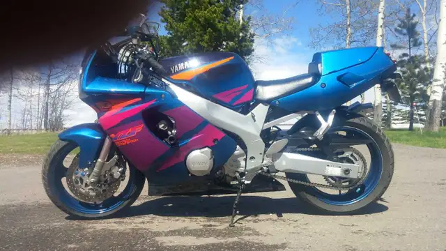 Yamaha YZF 600RG in Sport Bikes in Edmonton - Image 4