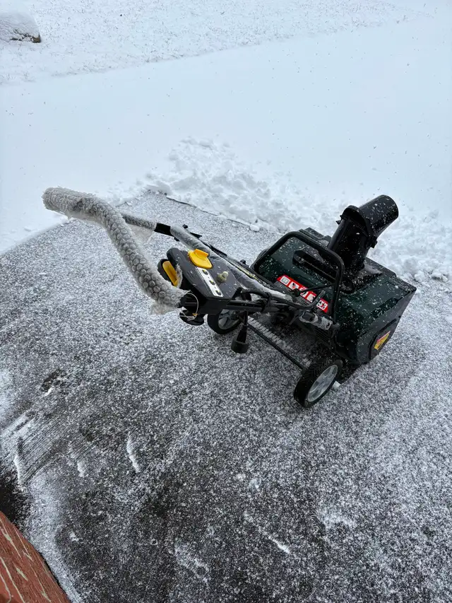 NEW Snow Thrower in Snowblowers in Mississauga / Peel Region - Image 3