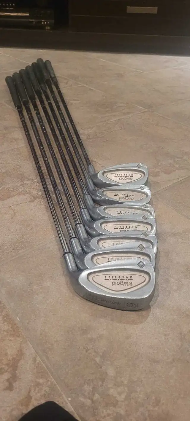 NORTHWESTERN NW-GOLD OVERSIZE GOLF IRON SET in Golf in Hamilton - Image 2