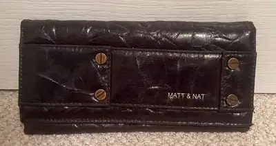 ( Cash ONLY ) Pick UP : CROW FOOT Library ( NW ) BROWN Wallet BY '' MATT & NAT '' FOR SALE COLOR : B...