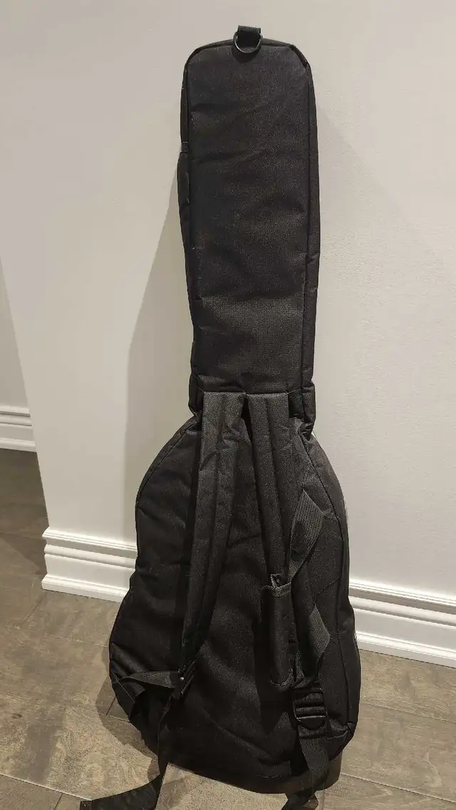 Stagg padded nylon bag for 3/4 classical guitar in Guitars in Markham / York Region - Image 3