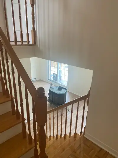 LARGE CONDO PARKING INCLUS